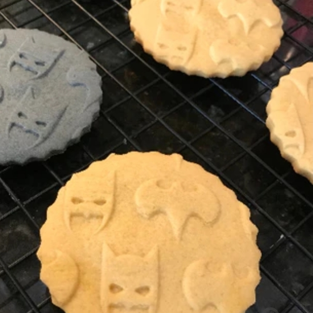 Batman Mask And Symbol Patterned Embossed Baking Rolling Pin - Picture 10 of 10